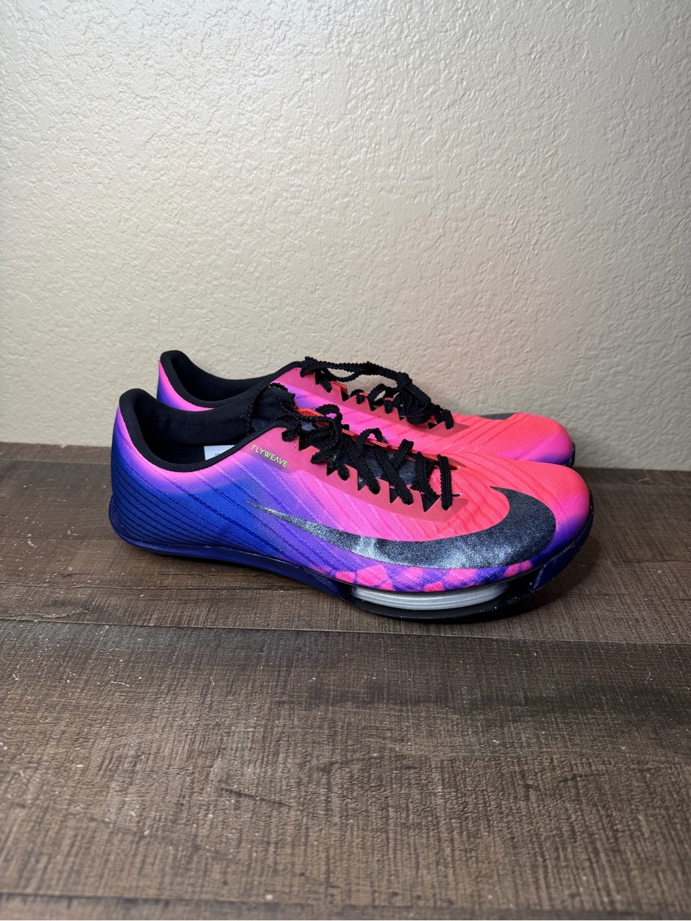 Nike Air Zoom Maxfly 2 “Glam Fierce Purple Pink Blast”
- Size 7 Men / 8.5 Women.